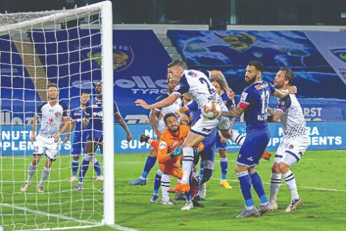 10-man East Bengal hold Chennaiyin FC to draw 10-man East Bengal hold Chennaiyin FC to draw