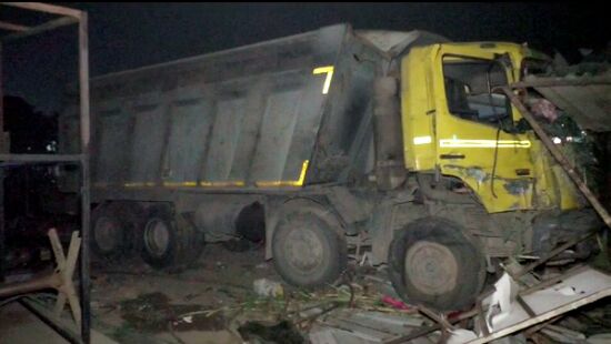 Gujarat: Truck crushes 15 workers from Rajasthan to death Gujarat: Truck crushes 15 workers from Rajasthan to death