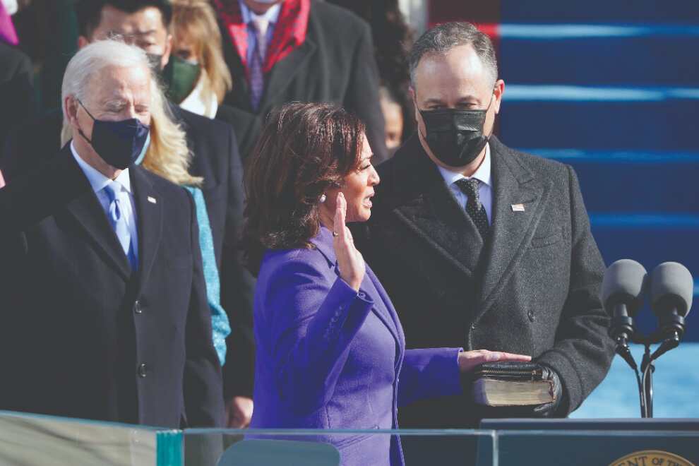 Kamala Harris sworn in as Americas 1st woman V-P Kamala Harris sworn in as Americas 1st woman V-P