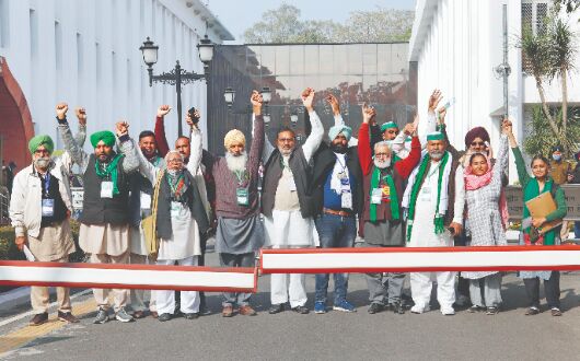 Govt offers to hold farm laws for 1.5 years; unions to revert after internal discussion