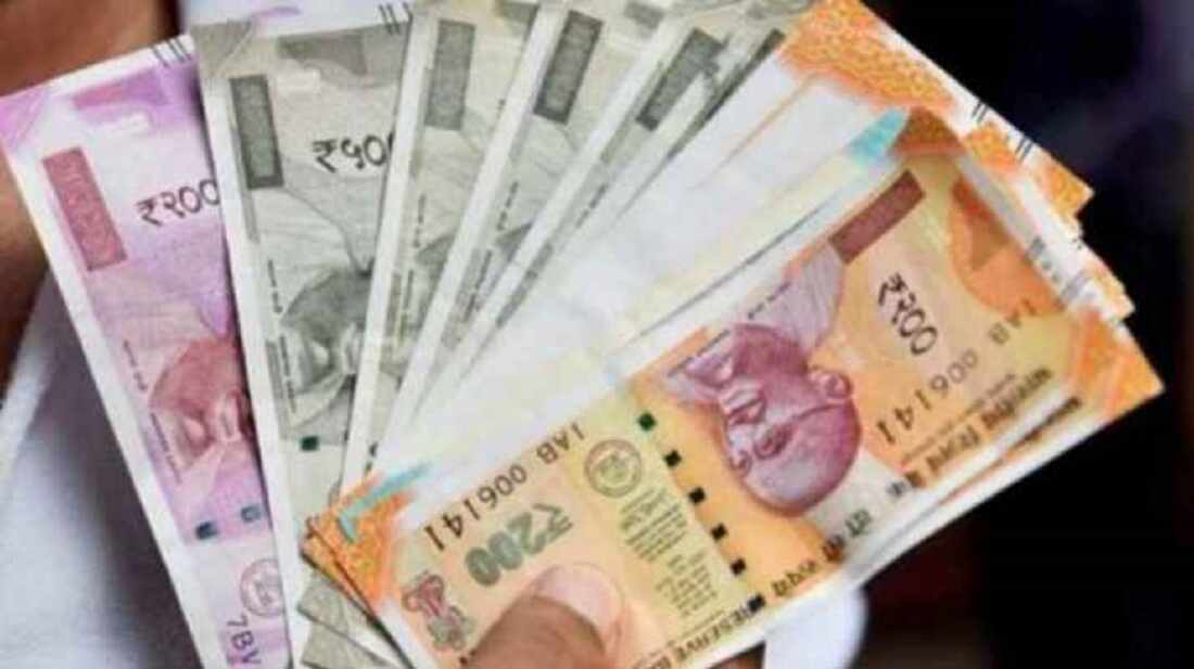 Rupee edges 4 paise lower to 73.03 against USD in early trade