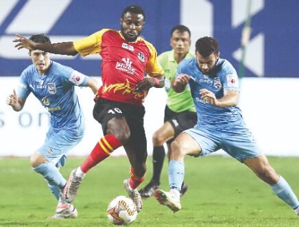 Mumbai pip East Bengal, open up 5-point lead at top