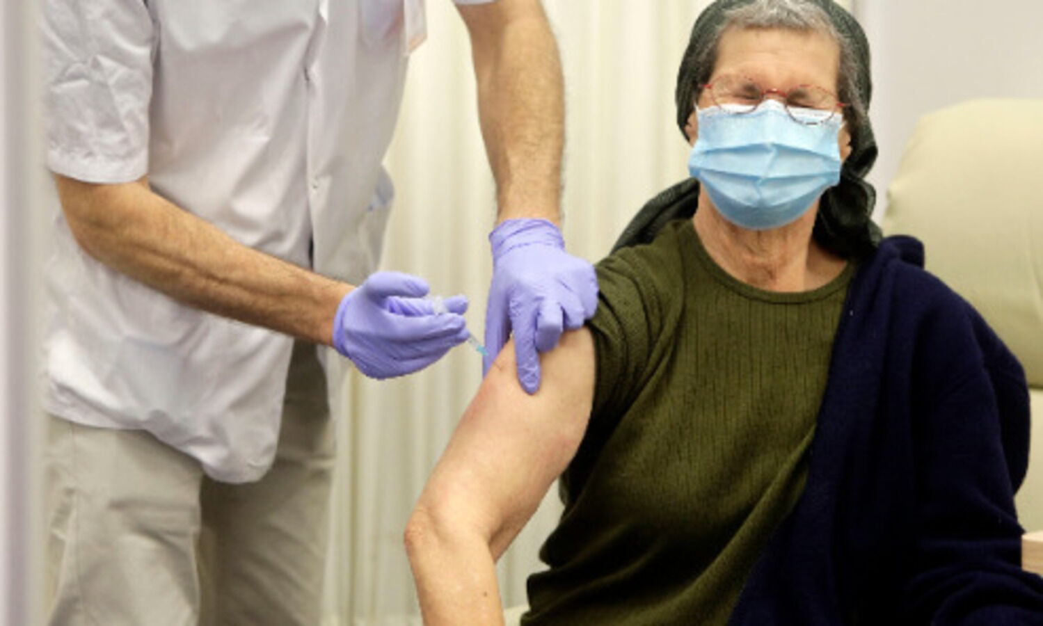 COVID-19 triggers antibodies from previous coronavirus infections, says study