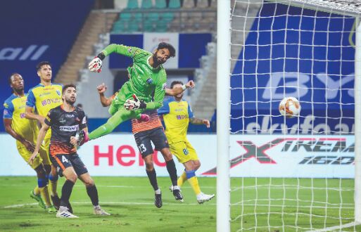 Playing with 10 men, Goa hold   on for a point against Kerala