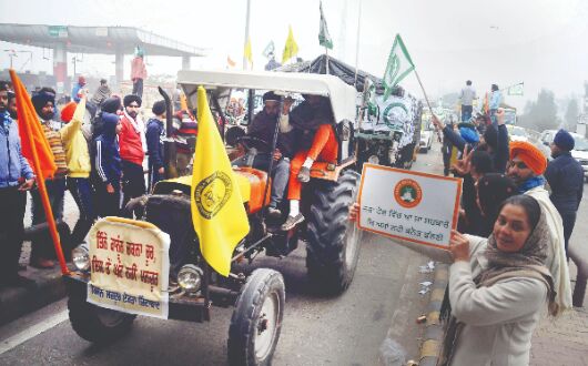 Farmers from Punjab head for Delhi; Haryanas many khaps to join parade Farmers from Punjab head for Delhi; Haryanas many khaps to join parade