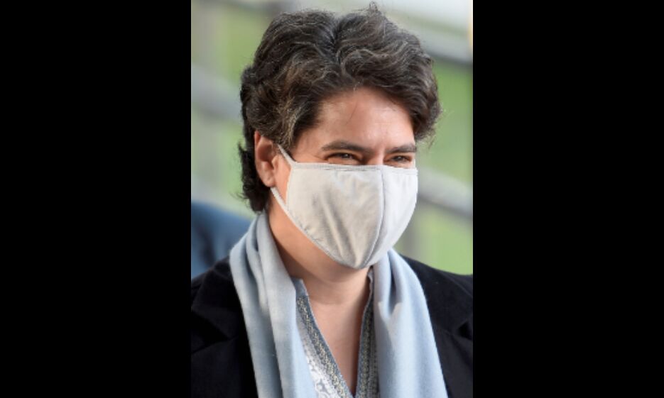 Priyanka lends help to deceased party workers kin Priyanka lends help to deceased party workers kin