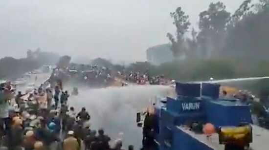 Groups of farmers at Singhu, Tikri border points enter Delhi breaking police barricade Groups of farmers at Singhu, Tikri border points enter Delhi breaking police barricade