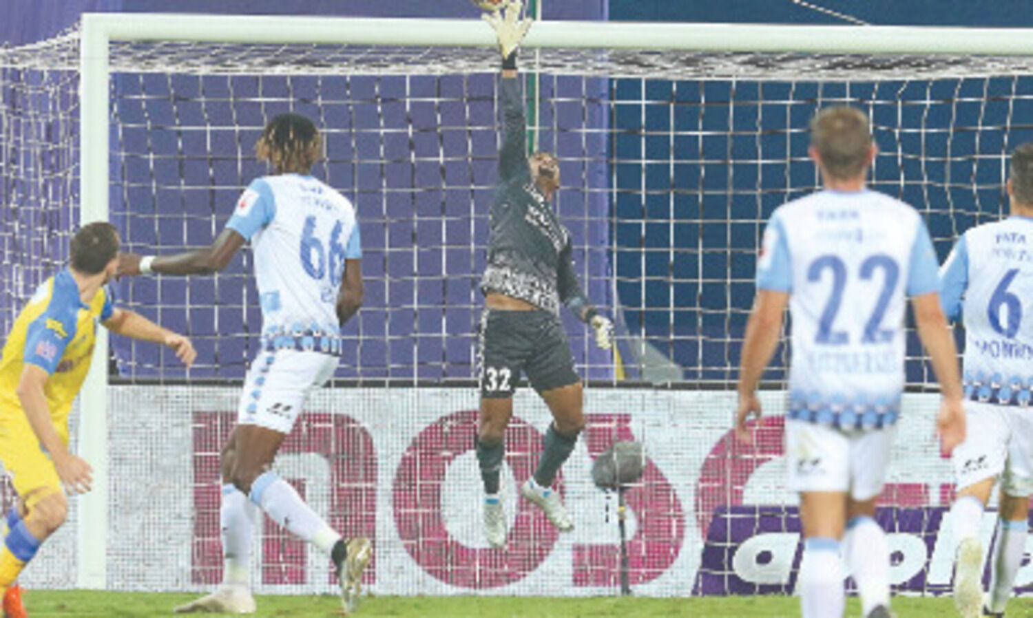 Unlucky Kerala Blasters share spoils with Jamshedpur FC