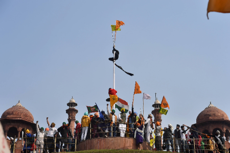 Amid outrage over flag incident, actor Deep Sidhu says did not remove tricolour, it was only a symbolic protest Amid outrage over flag incident, actor Deep Sidhu says did not remove tricolour, it was only a symbolic protest