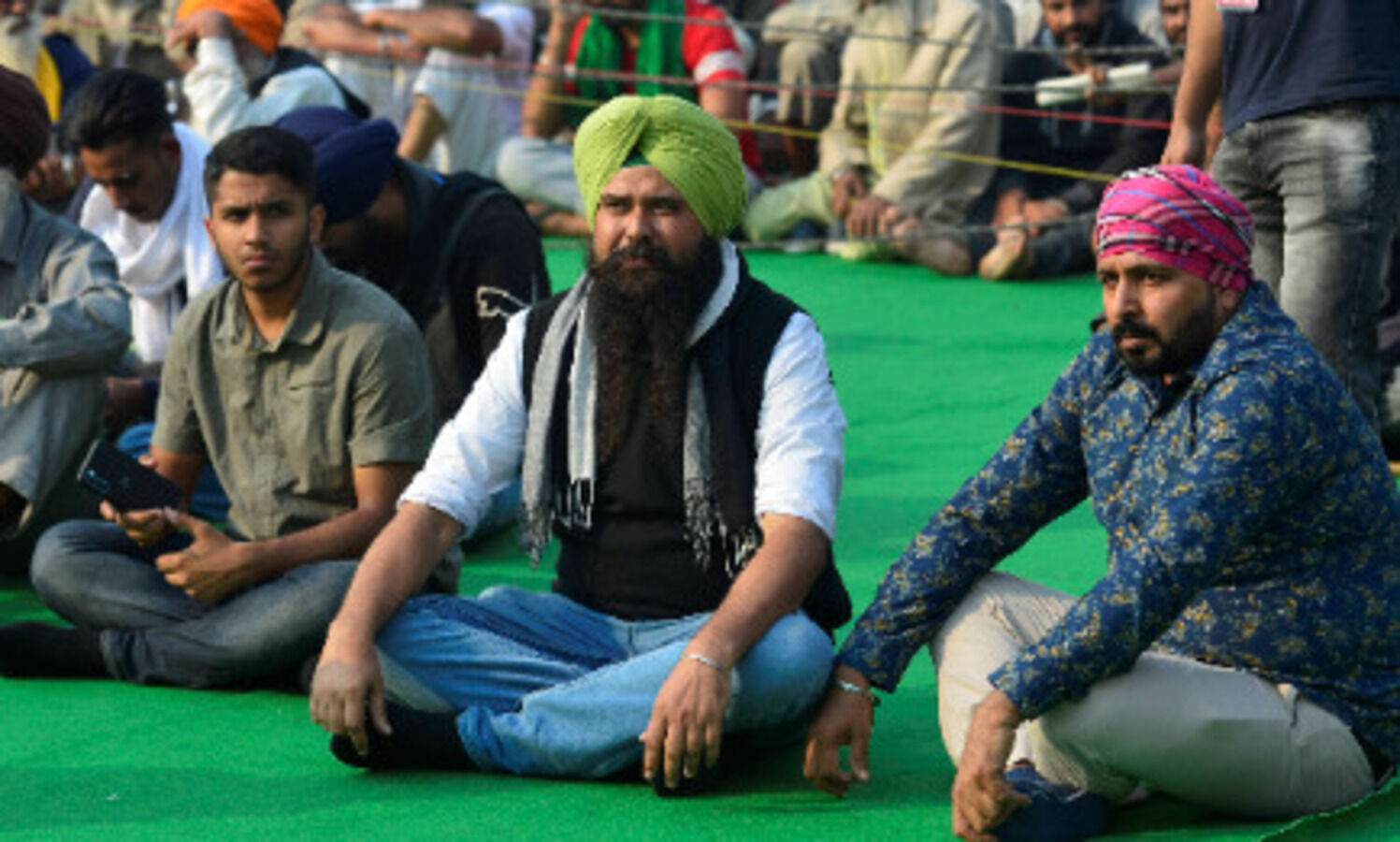 Ghaziabad administration asks protesting farmers to vacate UP Gate