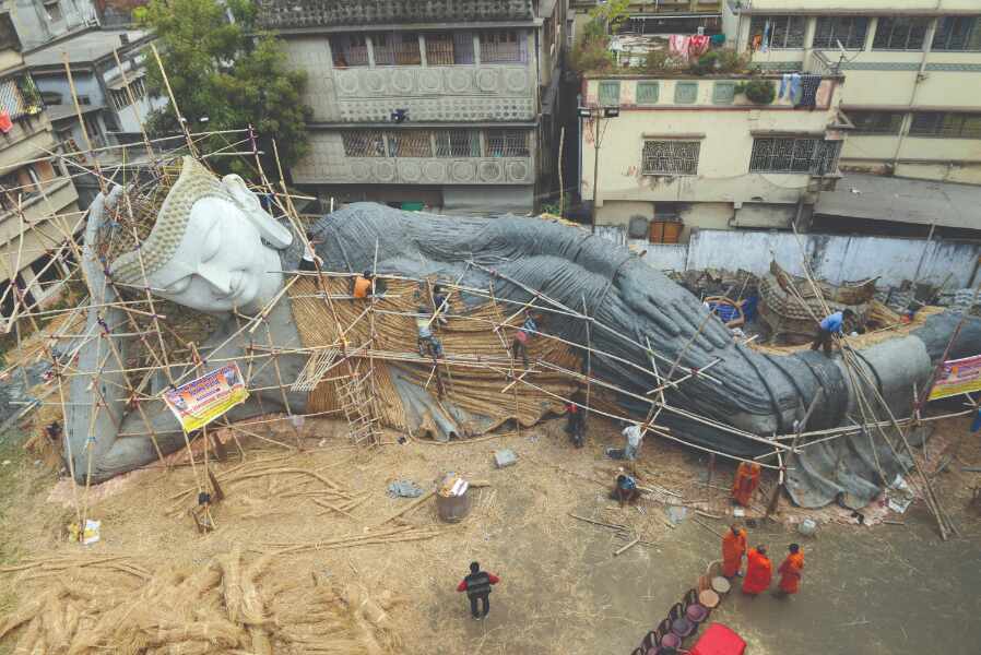 Bengal clay modeller makes 100 ft Buddha statue