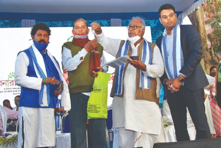 State hands over 112 shops to beneficiaries