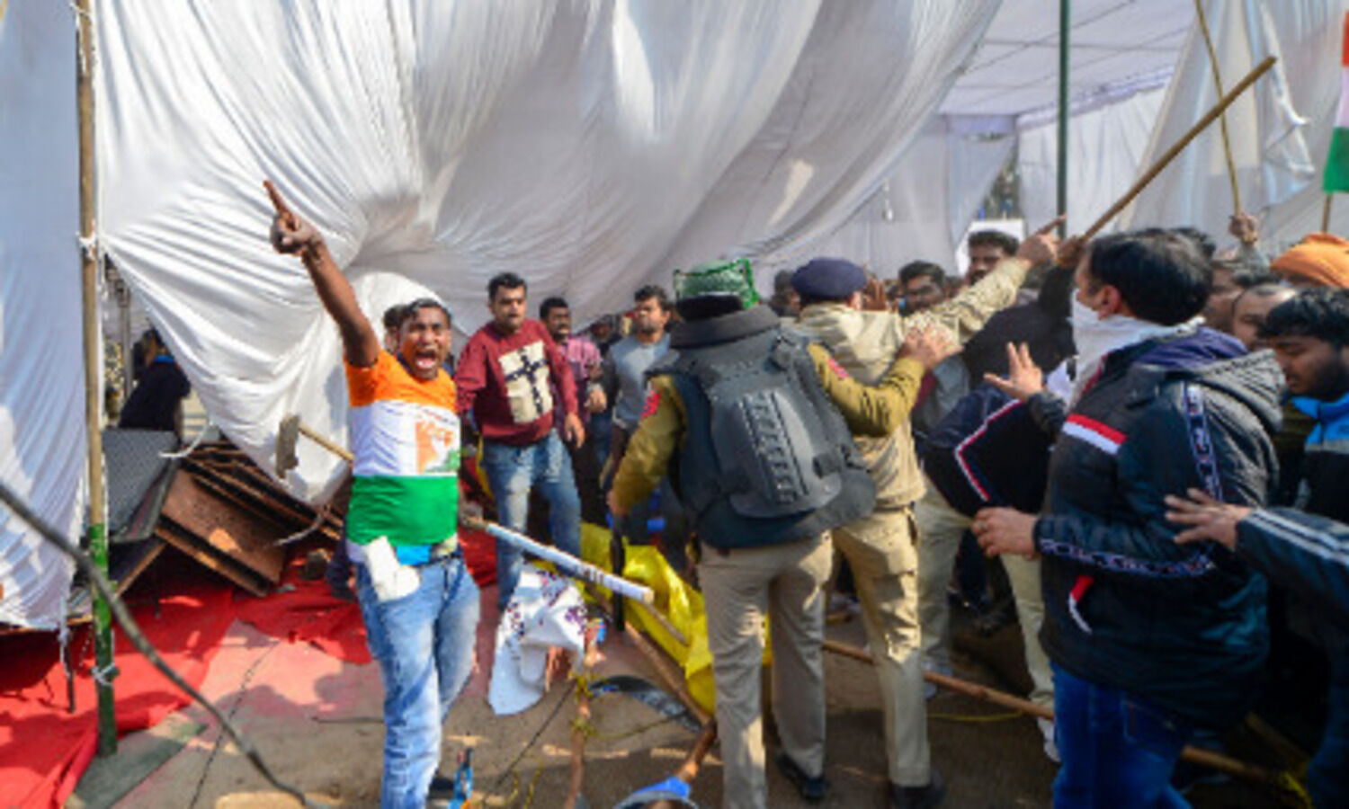 Tension at Singhu border as locals clash with farm protesters, police fire tear gas