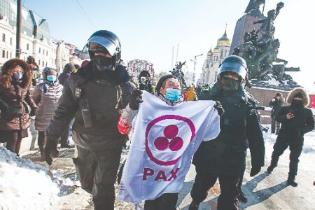 Russia arrests 4,000 during wide protests backing Navalny Russia arrests 4,000 during wide protests backing Navalny
