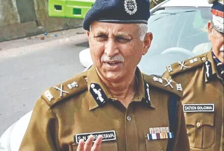 Delhi Police announces Rs 25K aid for its personnel injured during R-Day violence Delhi Police announces Rs 25K aid for its personnel injured during R-Day violence