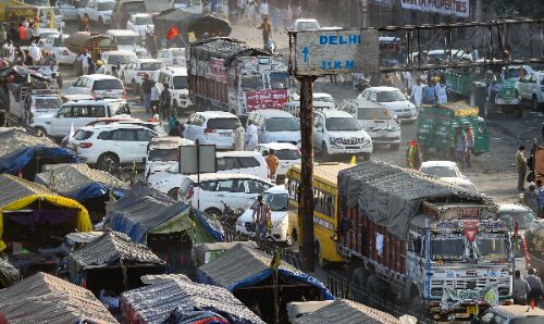 Security beefed up at Delhi borders; traffic congestions on key roads in city