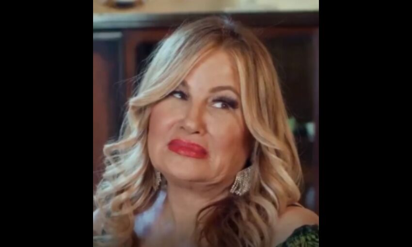 When Jennifer Coolidge pretended to be her identical twin for a date When Jennifer Coolidge pretended to be her identical twin for a date