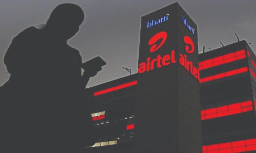 Airtel reports Q3 net profit worth `854 cr; posts highest-ever consolidated qtr revenue Airtel reports Q3 net profit worth `854 cr; posts highest-ever consolidated qtr revenue