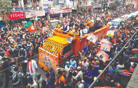 Nadda breaks bread with Bengal farmers at community feast Nadda breaks bread with Bengal farmers at community feast