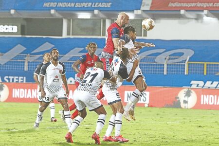 SC East Bengal avoid late scare against Jamshedpur to grab full points SC East Bengal avoid late scare against Jamshedpur to grab full points