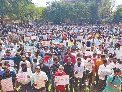 Goa mining dependents protest to restore 3L livelihood by immediate resumption of mining Goa mining dependents protest to restore 3L livelihood by immediate resumption of mining
