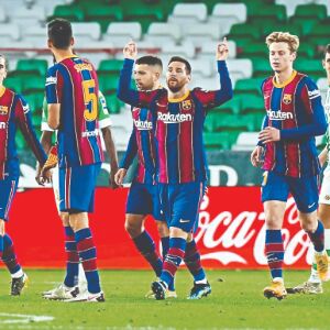 Super sub Messi scores 2 as Barça rout Betis; Fati injured