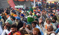 As farmers protests gain ground in Gurugram, unemployed factory workers join in with empathy