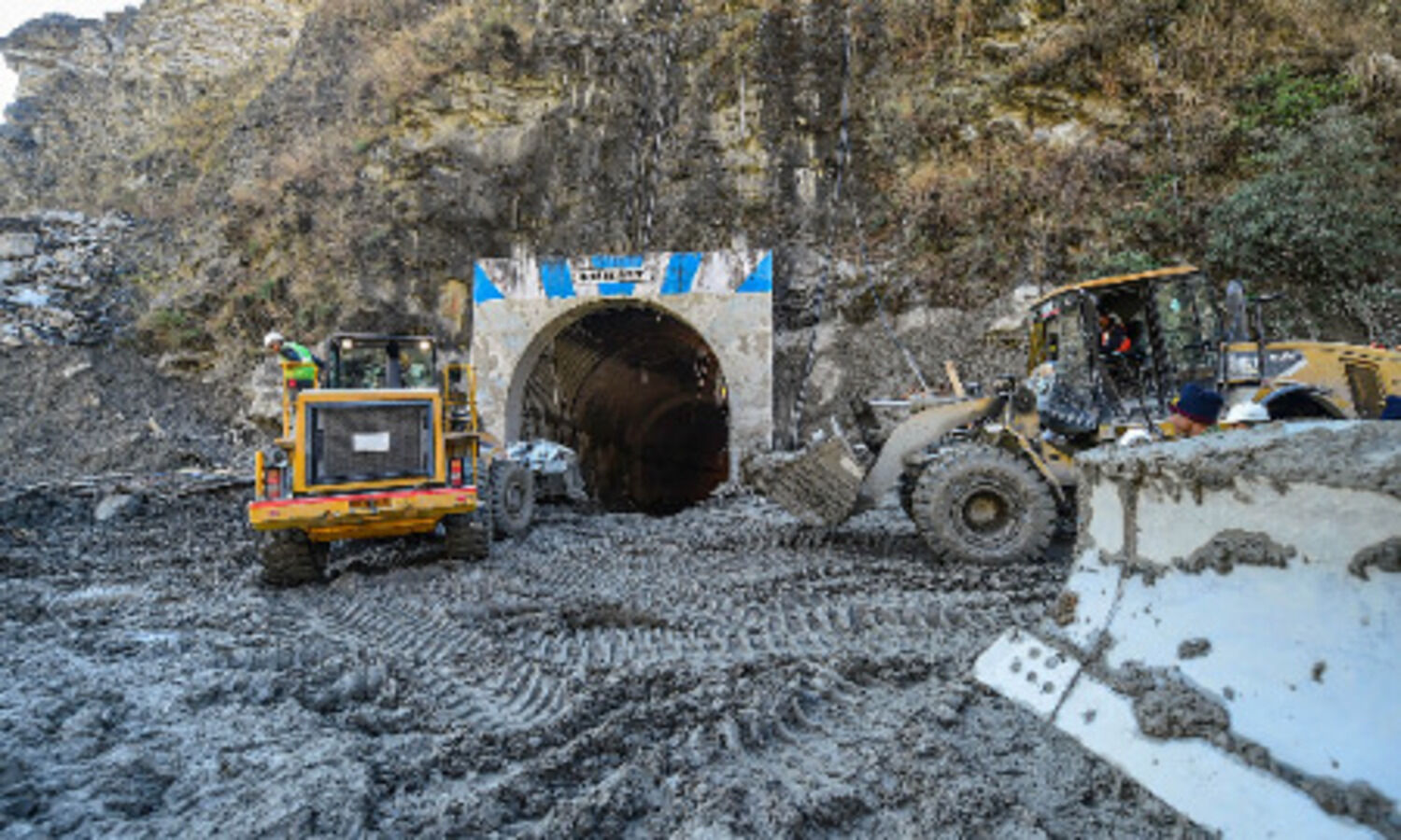 Drones deployed to locate workers trapped in tunnel, 174 still missing