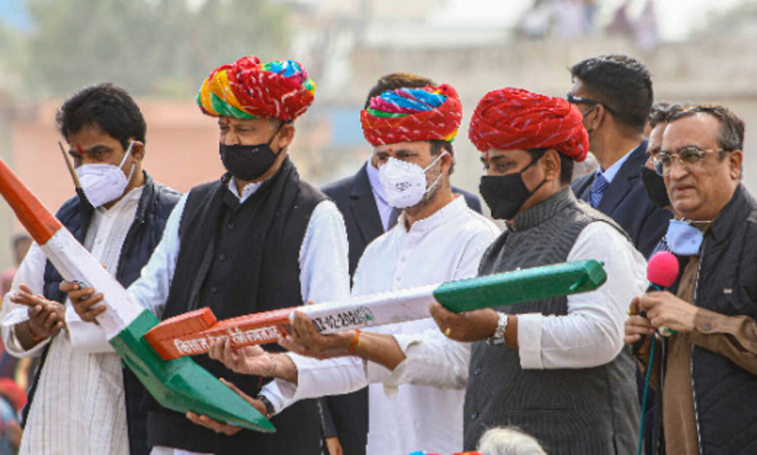 PM wants to hand over entire agriculture business to his two friends, alleges Rahul