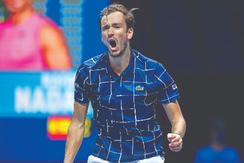 Medvedev in 5, finally, advances to fourth round in Australia