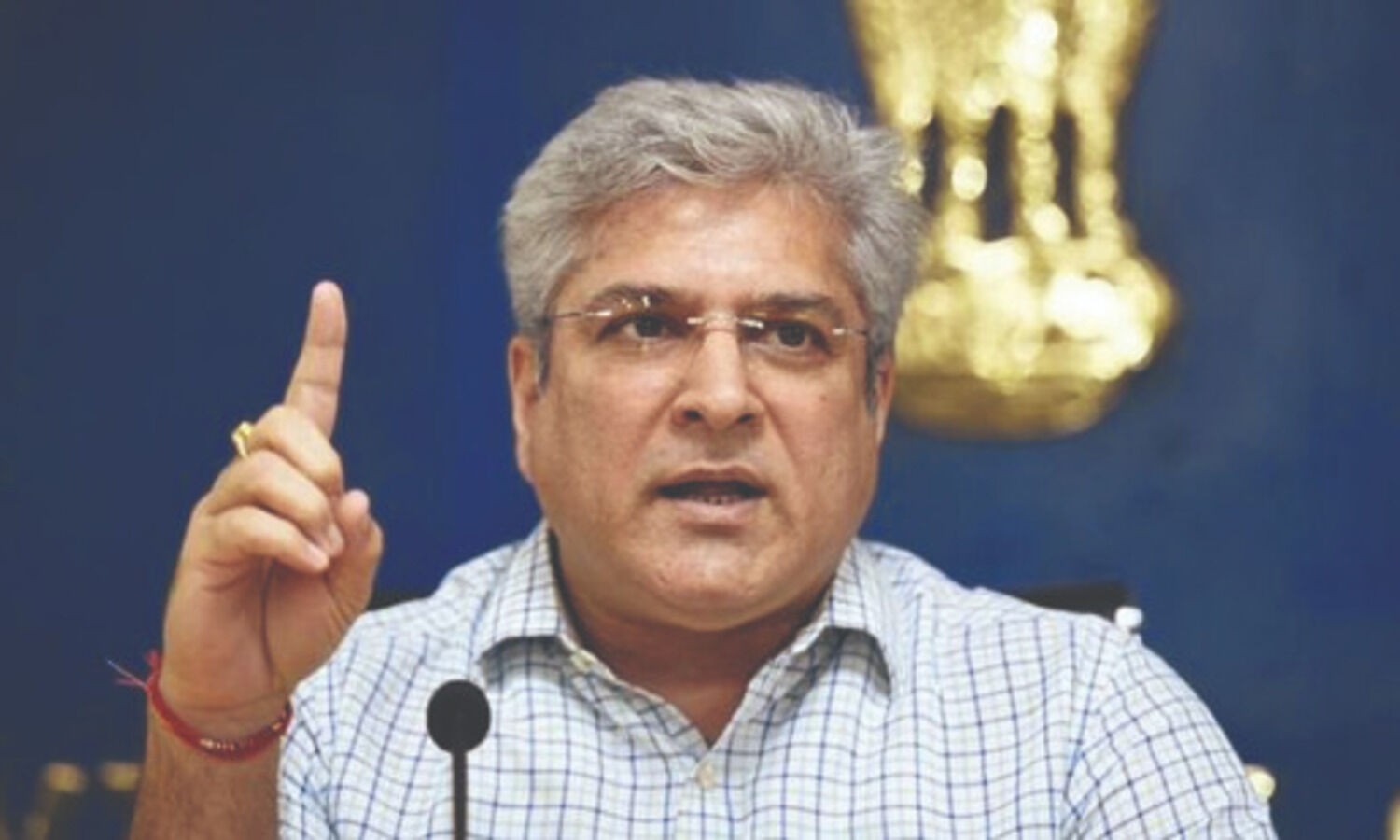 Govt to soon start facilitating registration of e-autos: Gahlot