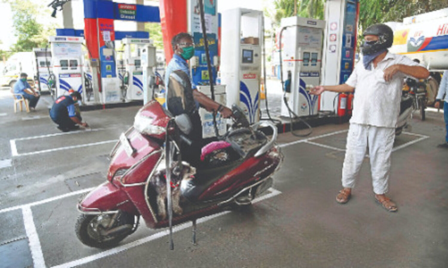 Petrol crosses Rs 100 mark   in Rajasthan, Rs 99.90 in MP