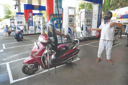 Petrol crosses Rs 100 mark in Rajasthan, Rs 99.90 in MP Petrol crosses Rs 100 mark in Rajasthan, Rs 99.90 in MP