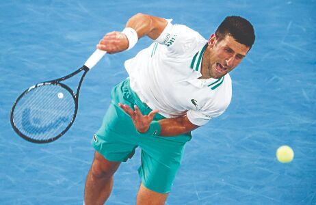 Australian Open: Djokovic chases 18th Slam, Medvedev 1st