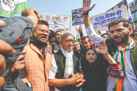 Cong takes out marches, observes bandh to protest rising fuel prices Cong takes out marches, observes bandh to protest rising fuel prices