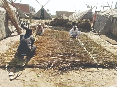 Shahjahanpur: Protesting farmers now building huts for summer