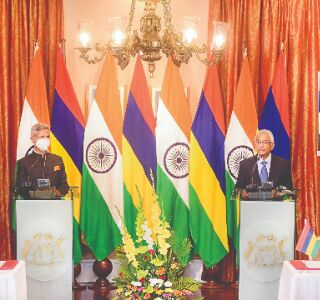 India offers $100 mn LoC to Mauritius for procurement of defence assets India offers $100 mn LoC to Mauritius for procurement of defence assets