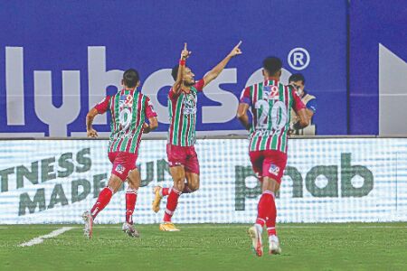 Bagan avoid shock defeat against 10-man Hyderabad