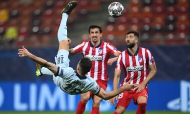 Giroud stunner gives Chelsea advantage against Atletico Giroud stunner gives Chelsea advantage against Atletico