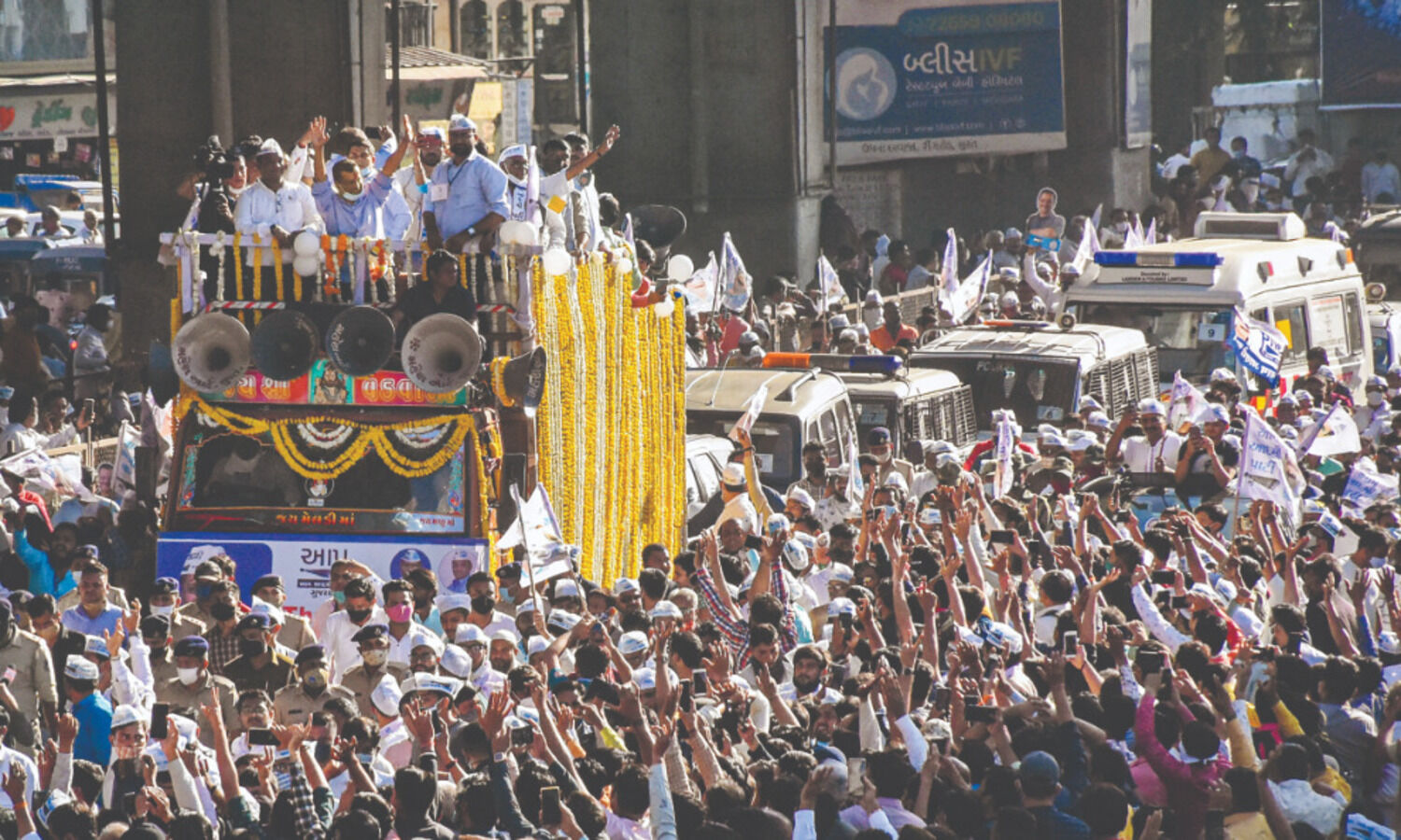 Kejriwal leads road show in Surat, eyes 2022 Gujarat Assembly polls