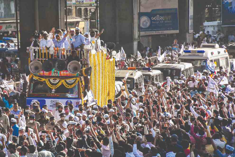 Kejriwal leads road show in Surat, eyes 2022 Gujarat Assembly polls Kejriwal leads road show in Surat, eyes 2022 Gujarat Assembly polls