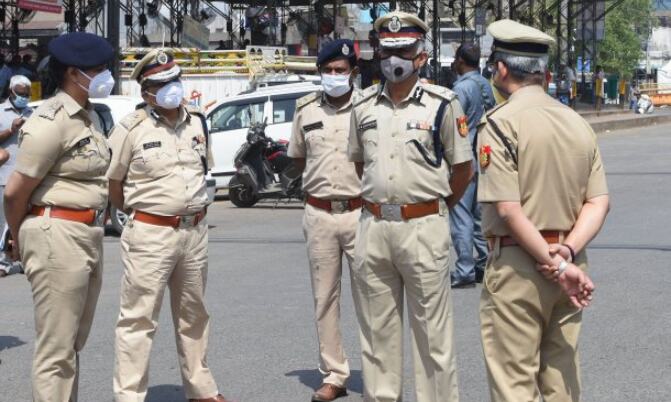 Delhi Police ASI shoots himself dead inside PCR van Delhi Police ASI shoots himself dead inside PCR van