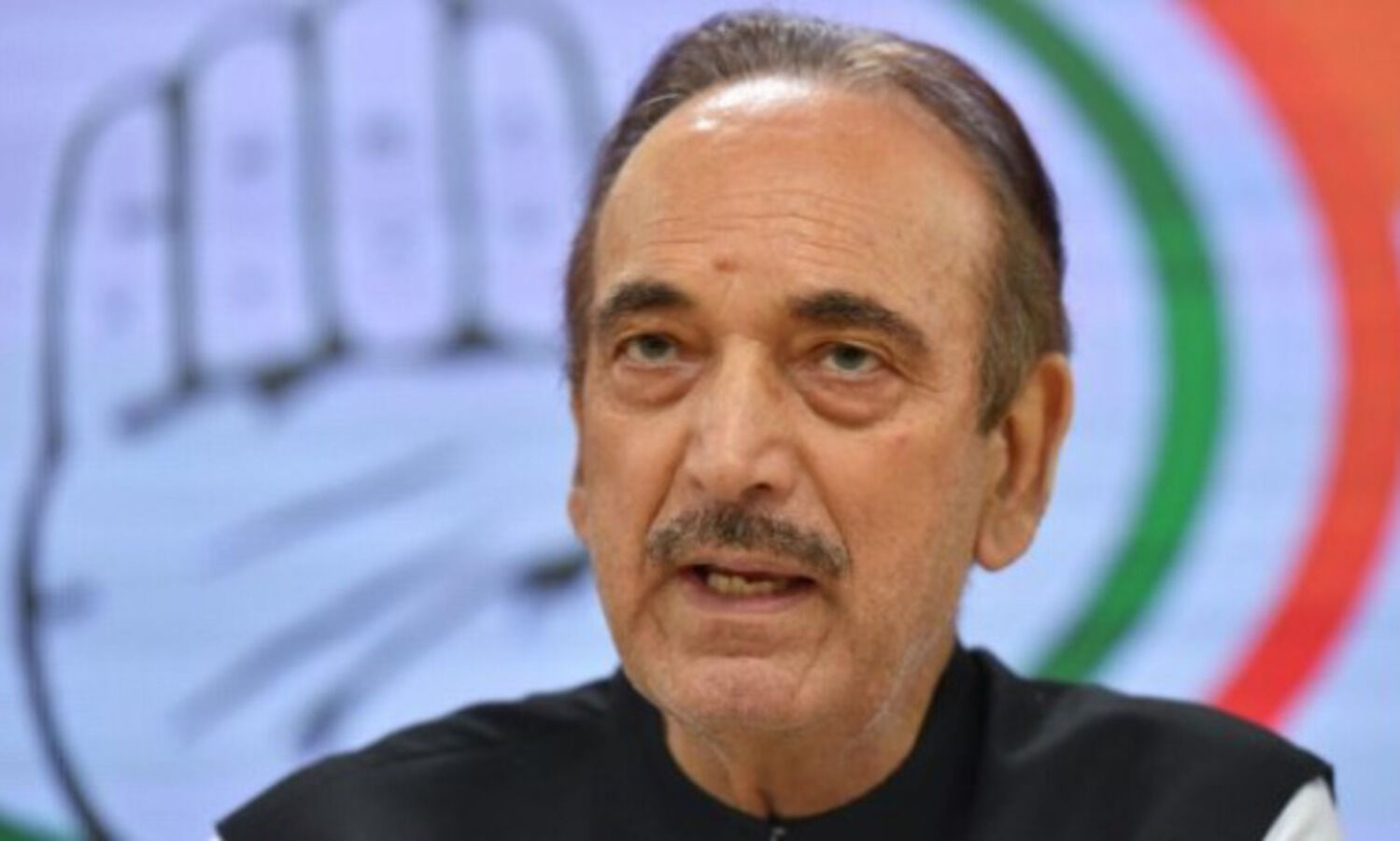 Cong leaders shower praises on Azad, say he has major role to play in coming months