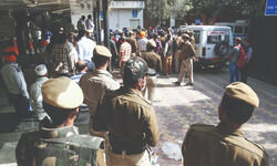 25-yr-old woman stabbed to death by snatchers in Adarsh Nagar lane, 2 held 25-yr-old woman stabbed to death by snatchers in Adarsh Nagar lane, 2 held