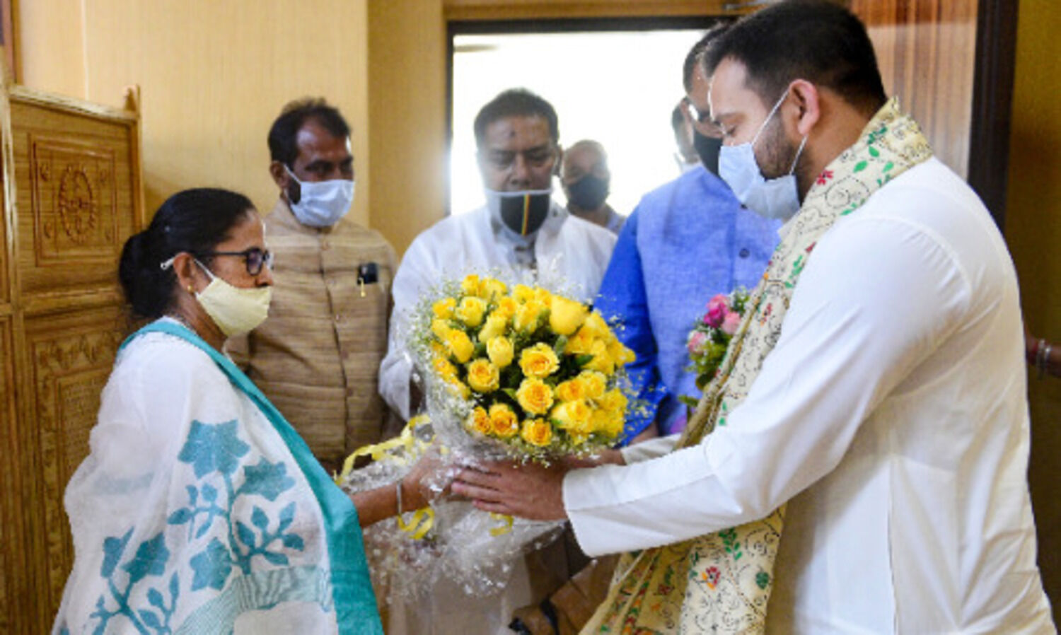 Tejashwi tells Biharis living in Bengal to back Mamata, prefers silence on alliance