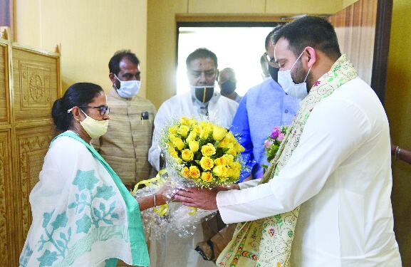 Support Mamata, Tejashwi tells Biharis in Bengal Support Mamata, Tejashwi tells Biharis in Bengal