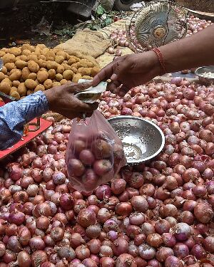 Short supply from Nasik: Onion cost surges to Rs 70/kg