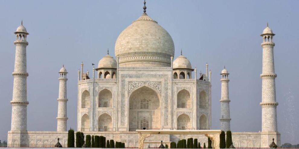Taj Mahal vacated after hoax bomb call
