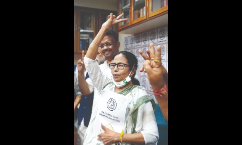 We want peaceful, free & fair polls: Mamata to ECI