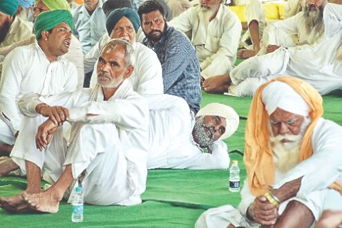 Farmers finish 100 days at Delhis borders protesting three agri laws Farmers finish 100 days at Delhis borders protesting three agri laws